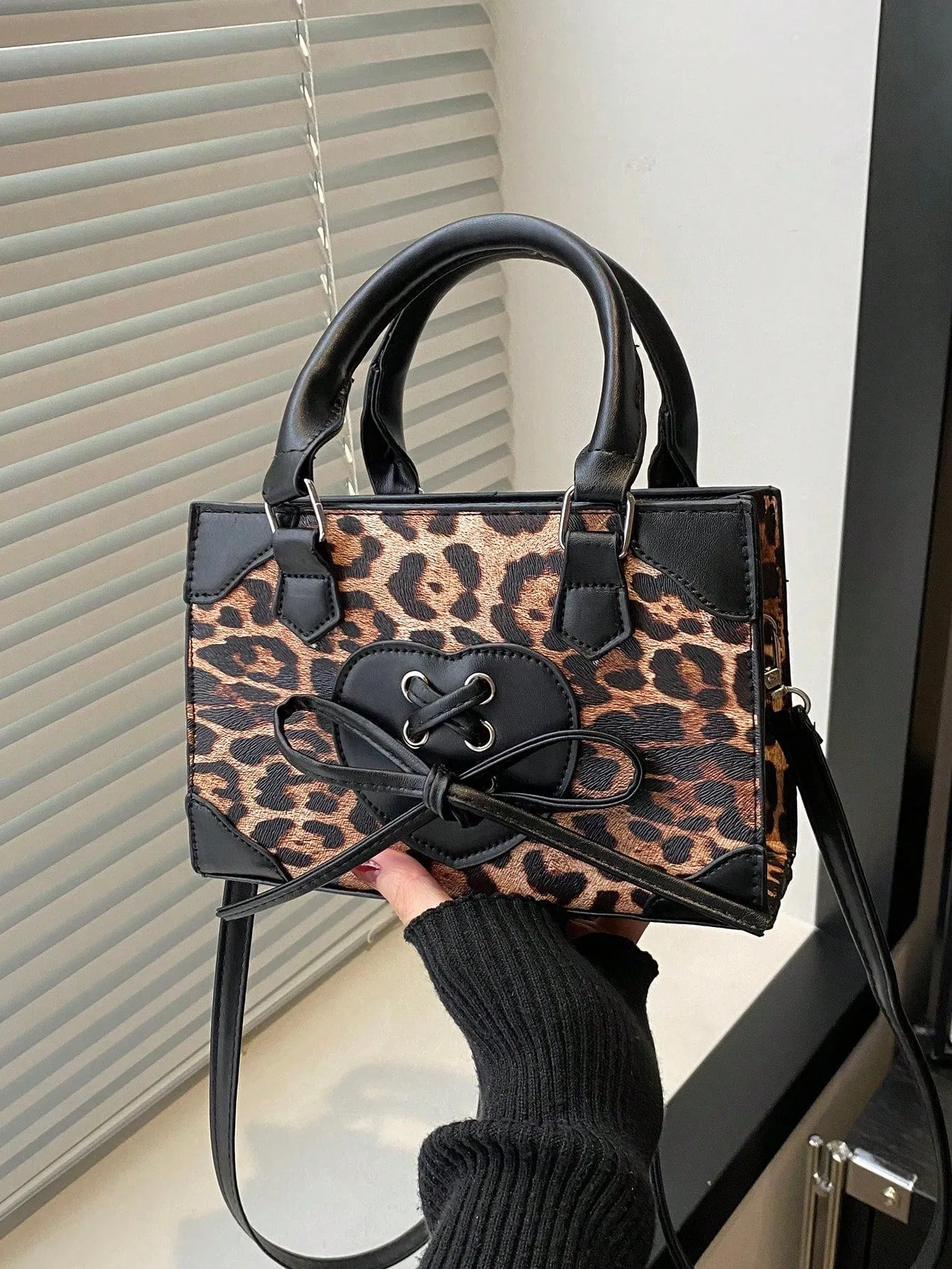 A New Fall And Winter Season Retro Fashion Leopard Print Mini Handbag Square Bag